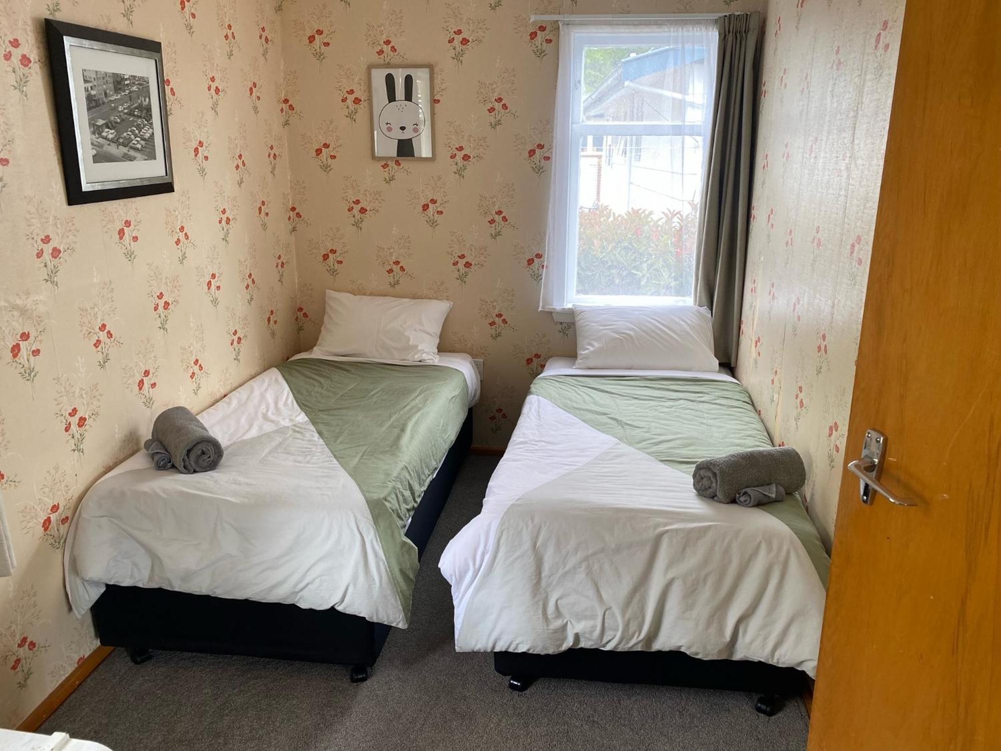 Cosy 1960'S Kiwi Holiday House 오마라마 외부 사진